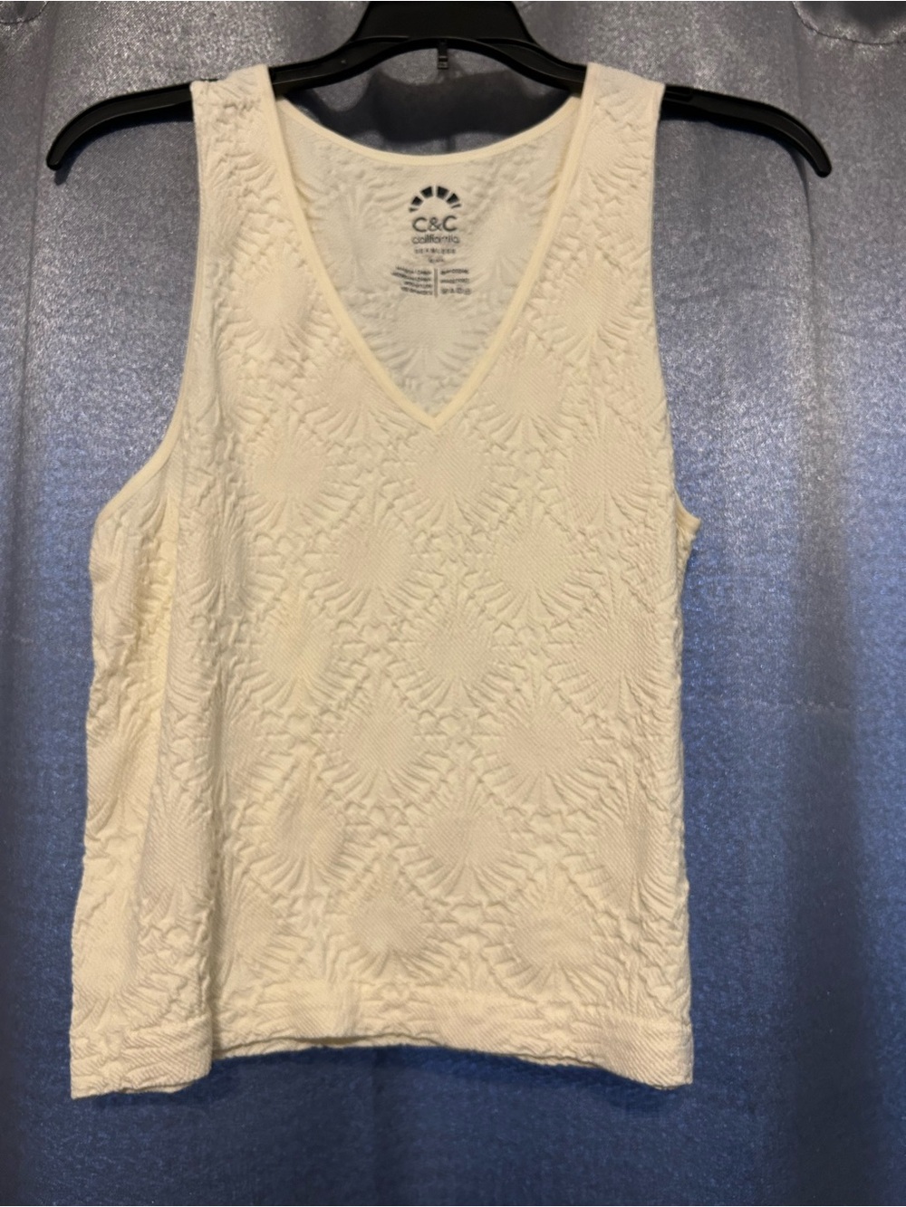 C&C California Cream V-Neck Textured Tank Top
